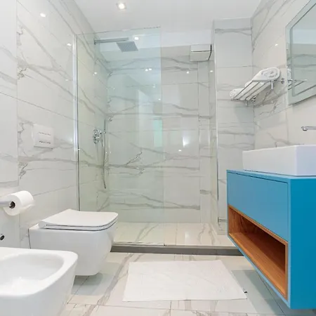 Hakuna Matata & * Влёра