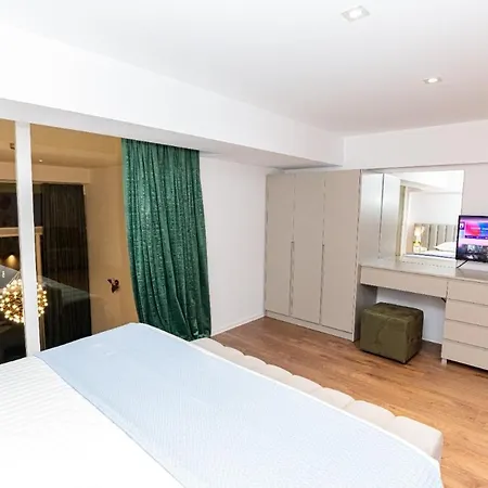 Hakuna Matata & * Vlorë