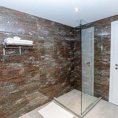 Вилла Hakuna Matata & Влёра