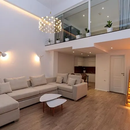 Hakuna Matata & * Vlorë