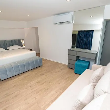 Hakuna Matata & * Vlorë