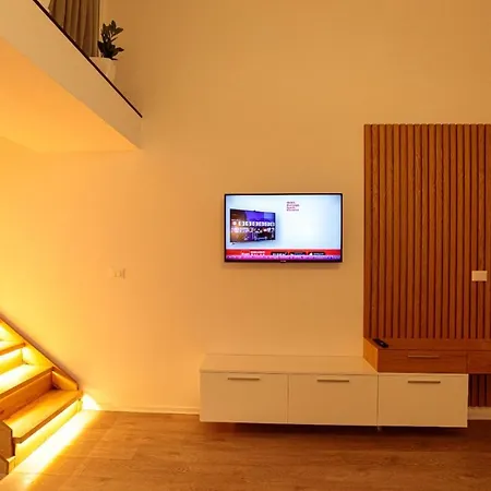 Hakuna Matata & * Vlorë