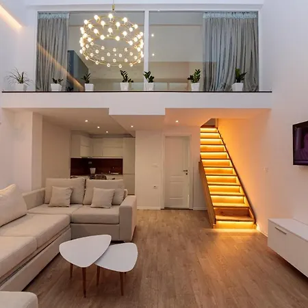 Hakuna Matata & Villa Vlorë