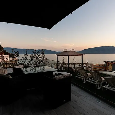 Hakuna Matata & Villa Vlore