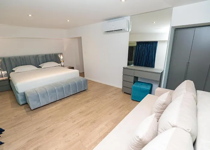 Hakuna Matata & * Vlorë