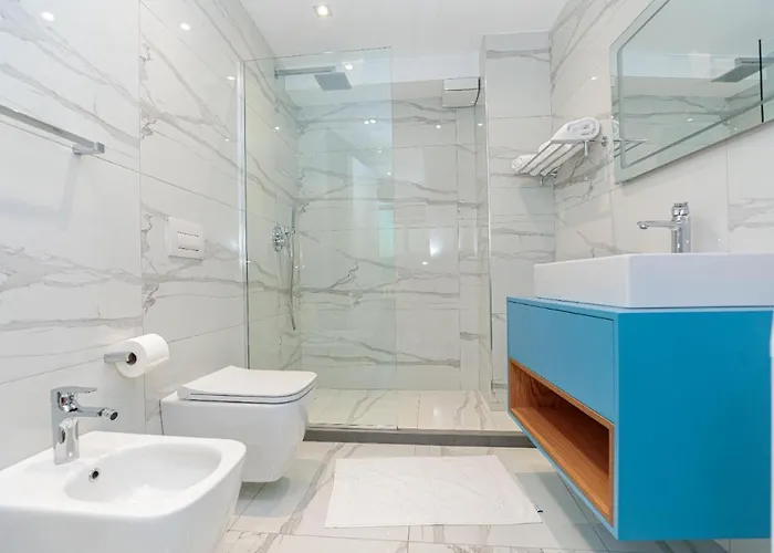 Hakuna Matata & * Vlorë